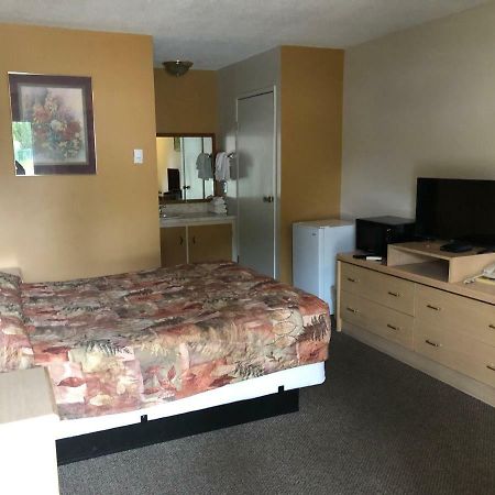 Polson Park Motel Вернон Екстер'єр фото