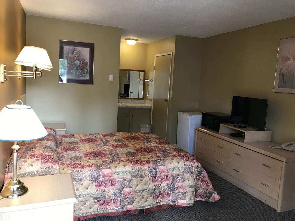Polson Park Motel Вернон Екстер'єр фото