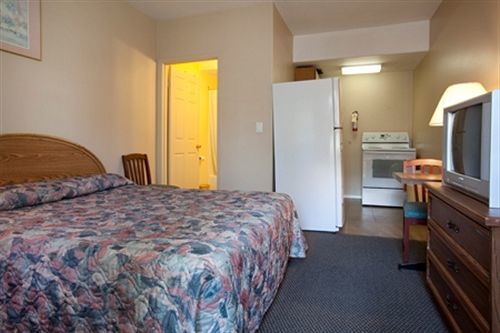 Polson Park Motel Вернон Екстер'єр фото