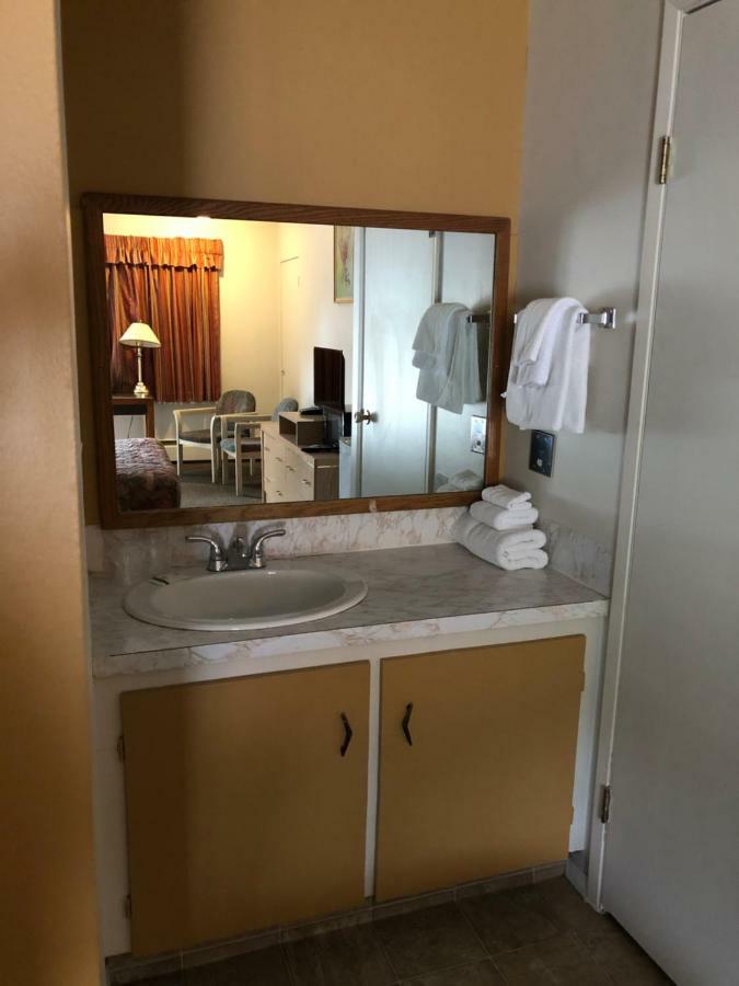 Polson Park Motel Вернон Екстер'єр фото