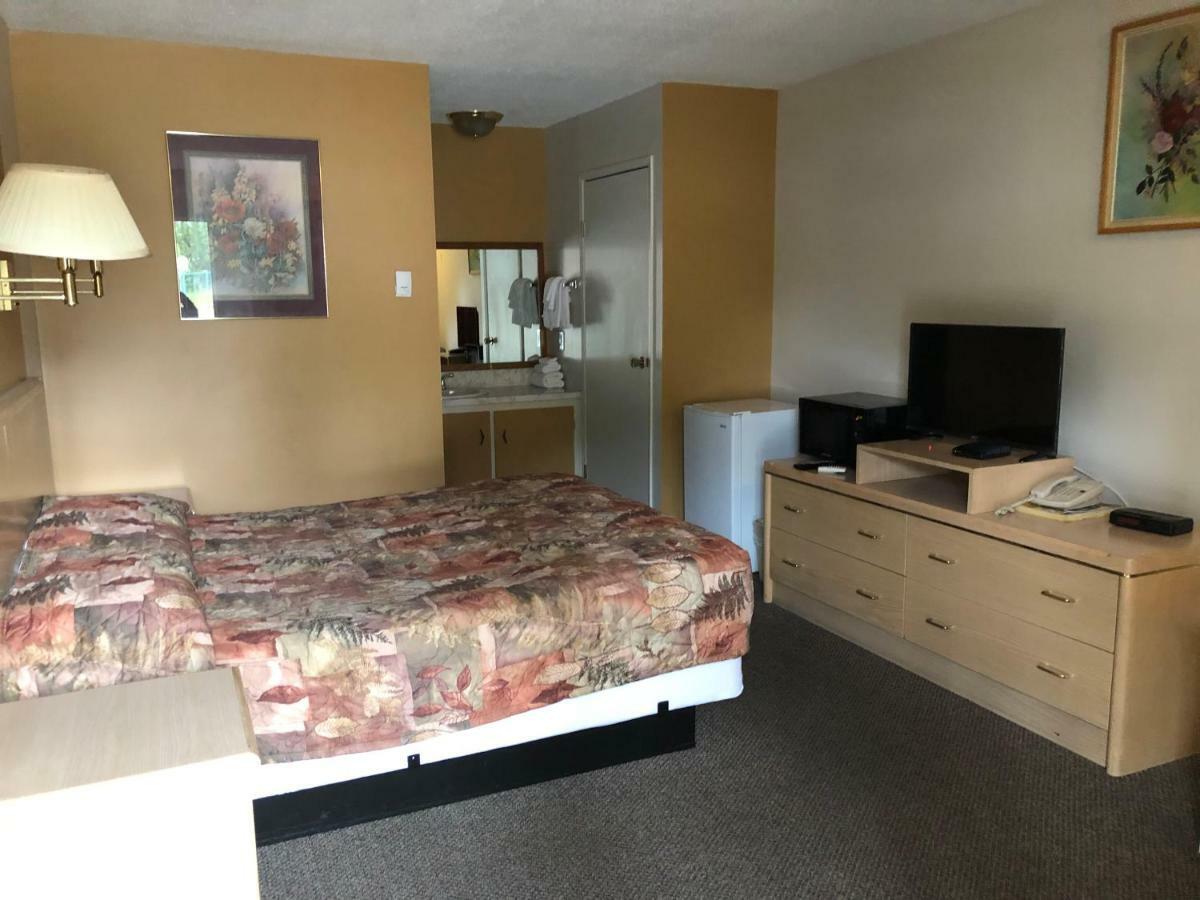 Polson Park Motel Вернон Екстер'єр фото